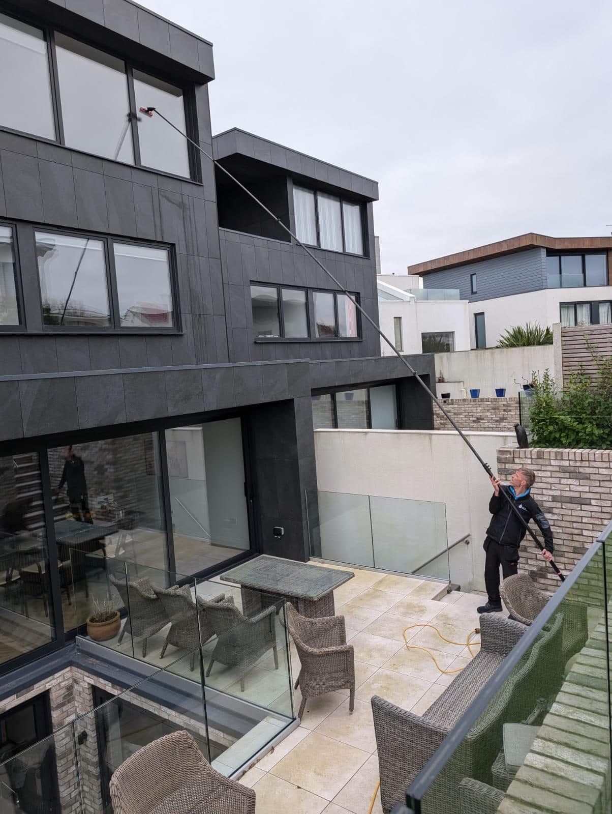 Water-fed pole cleaning at a modern Southampton home